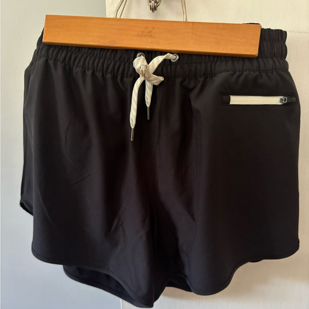 VUORI CLEMENTINE SHORT 4", black, size Large